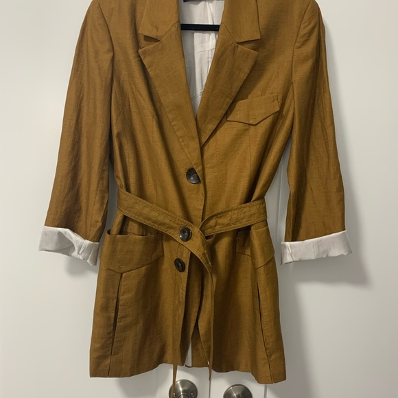 light coat 🧥 - Picture 2 of 2